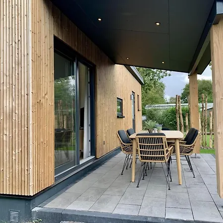 Pleasant With Veranda Semesterbostad Sint Maartensvlotbrug