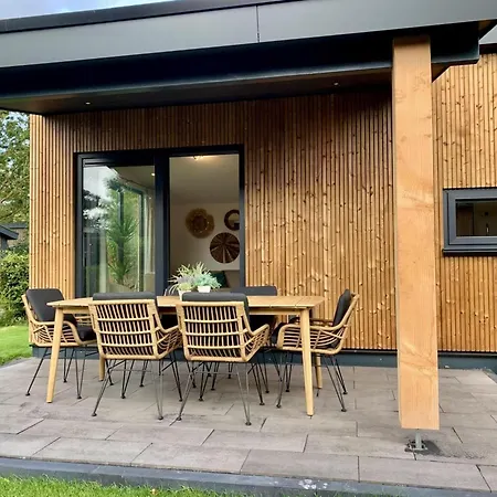 Semesterbostad Pleasant With Veranda