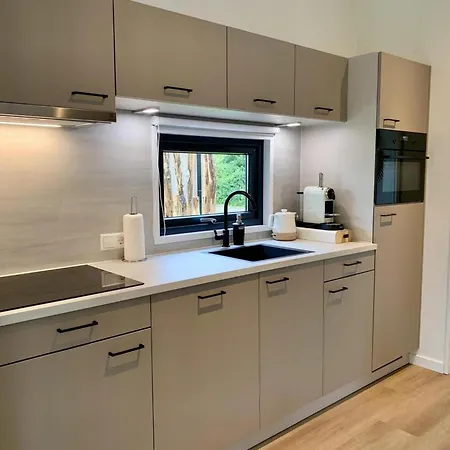 Pleasant With Veranda Semesterbostad *